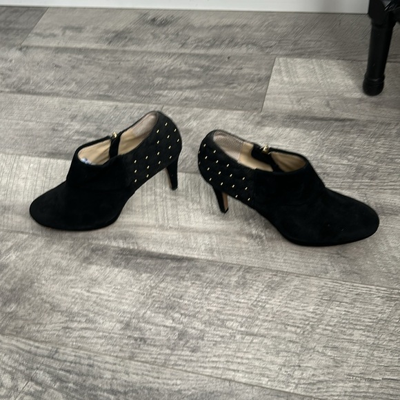 Adrienne Vittadini Suede Heel Ankle Booties  with gold studs Women size 8.5 - Picture 11 of 15